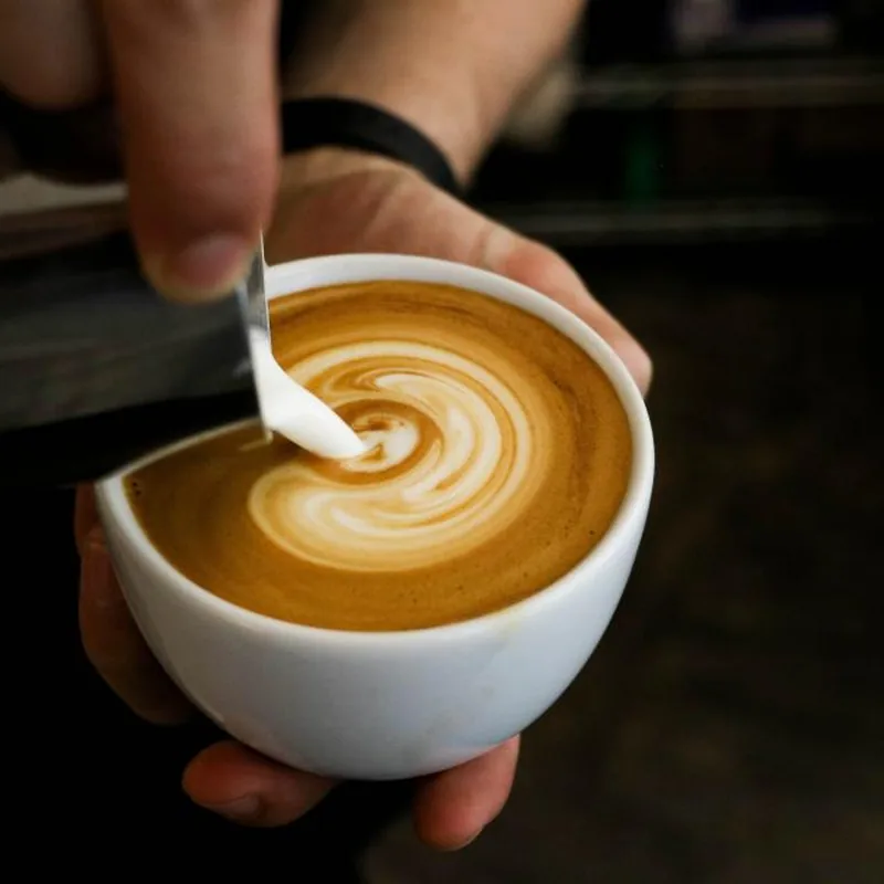 Frisch aufgebrühter Kaffee in einer Tasse
